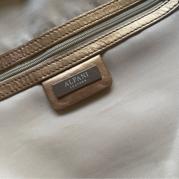 ALFANI LEATHER Gorgeous Golden Leather Shoulder Bag Fringe Detail Magnet Closure - Picture 7 of 9
